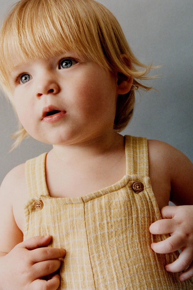 SHORT TEXTURED BIB OVERALLS