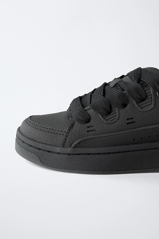 SKATE SNEAKERS