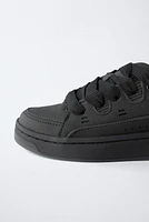 SKATE SNEAKERS