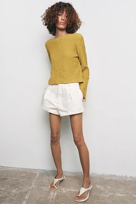 TEXTURED TIE TOP
