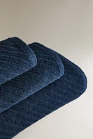 DIAGONAL TEXTURED BATH TOWEL