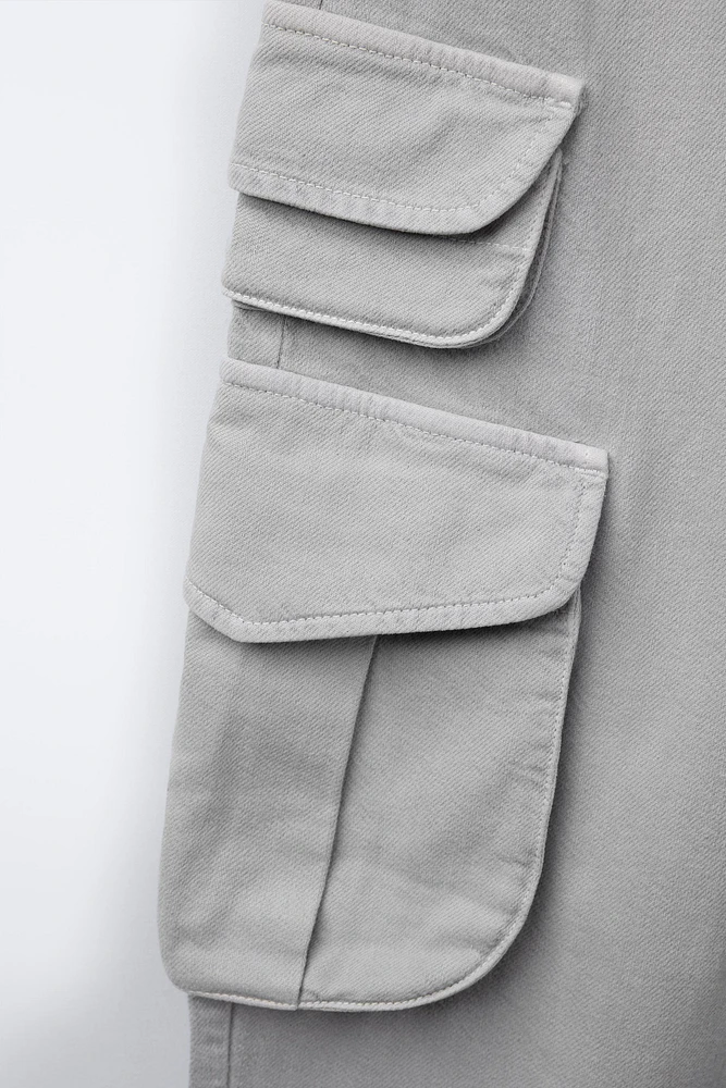 CARGO JEANS WITH POCKETS