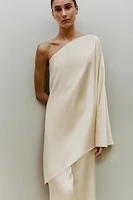CAPE SATIN ASYMÉTRIQUE
