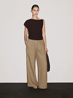 Top encolure drapée avec broche