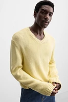 V-NECK STRUCTURED SWEATER
