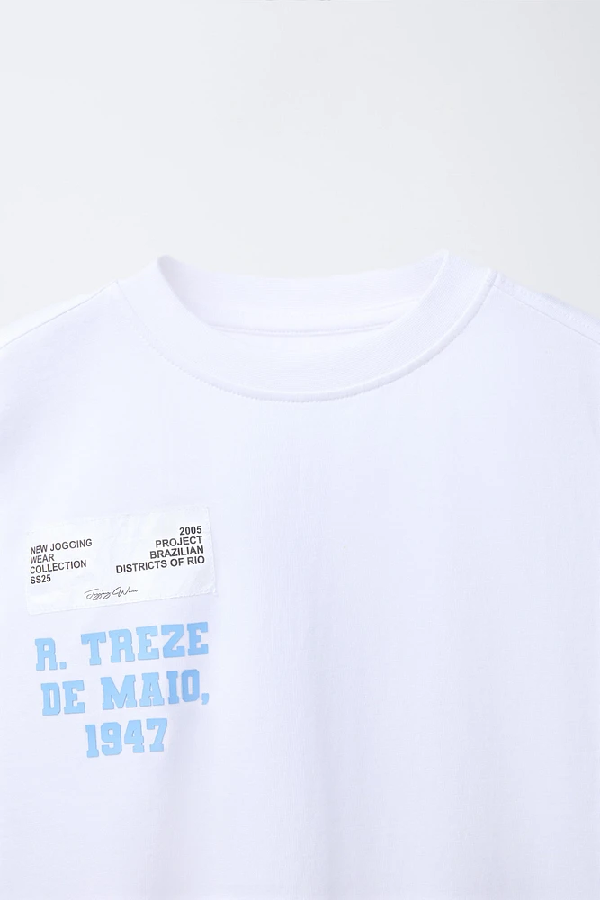 T-SHIRT ÉTIQUETTE RELIEF