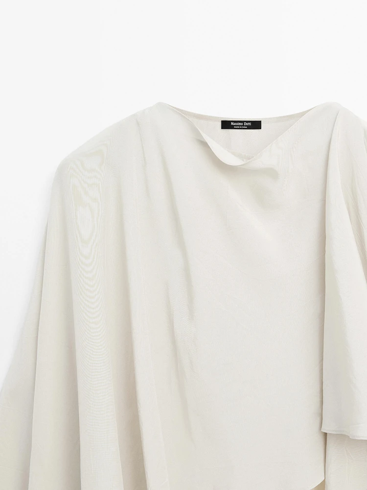 Short flowing cape with sleeve detail