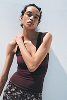 TOP À DÉCOLLETÉ EN V
