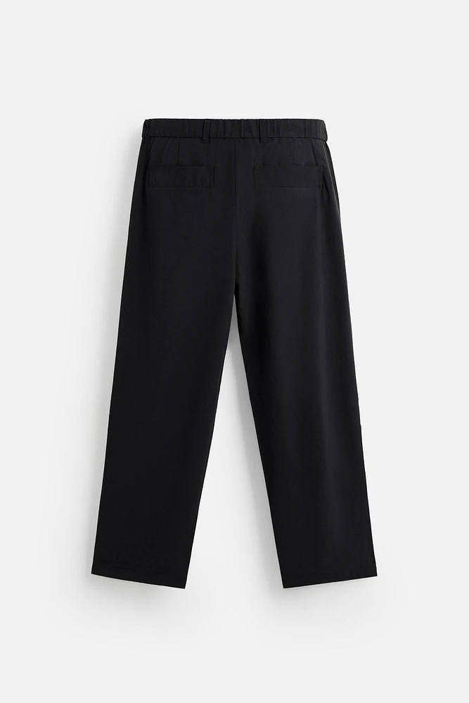 FLOWY PLEATED PANTS