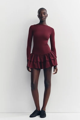 ROBE COURTE À VOLANTS