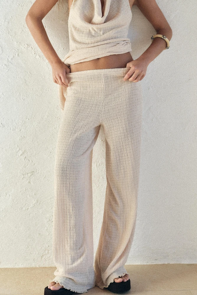 TEXTURED FLOWY PANTS