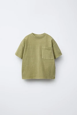 T-SHIRT TEINT EN PIÈCE À POCHE