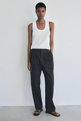 SLEEVELESS RIBBED TOP