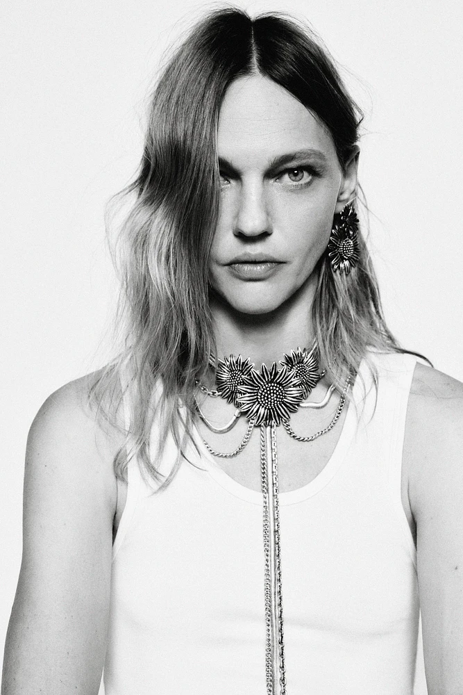 COLLIER CHOKER CHAÎNES FLEURS