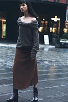 PULL OFF SHOULDER