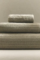 STRIPED TEXTURED BATH TOWEL
