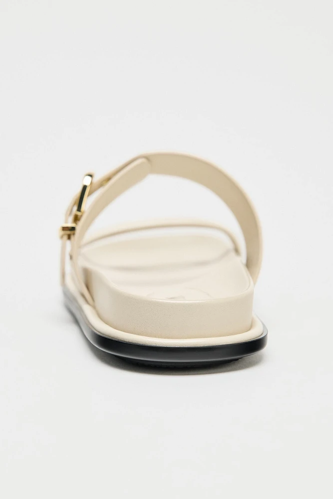 FLAT BUCKLE SANDALS