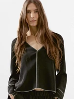 Flowing shirt with contrast topstitching