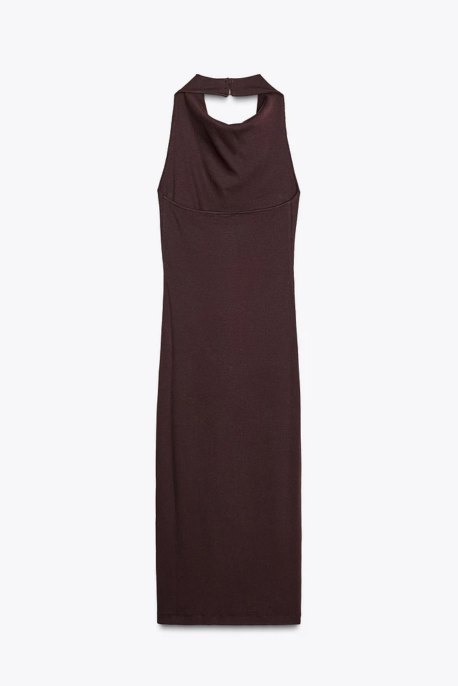 ROBE MI-LONGUE AVEC ENCOLURE AMÉRICAINE