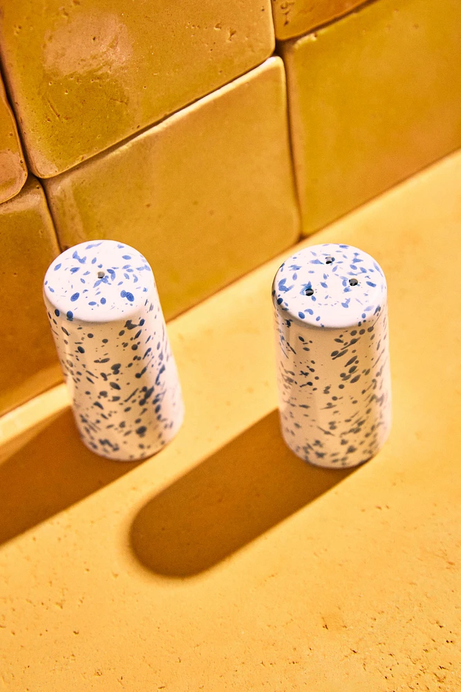 SPLATTERED STONEWARE SALT AND PEPPER SHAKER SET