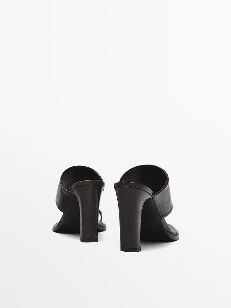 Sandales à talon avec bague