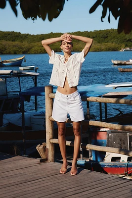 SHORT SLEEVE EMBROIDERED EYELET SHIRT