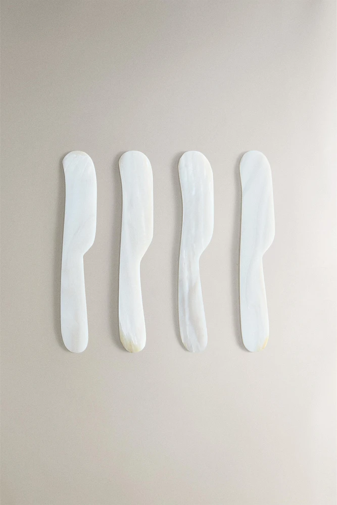 LOT COUTEAUX À BEURRE NACRE (LOT DE 4)