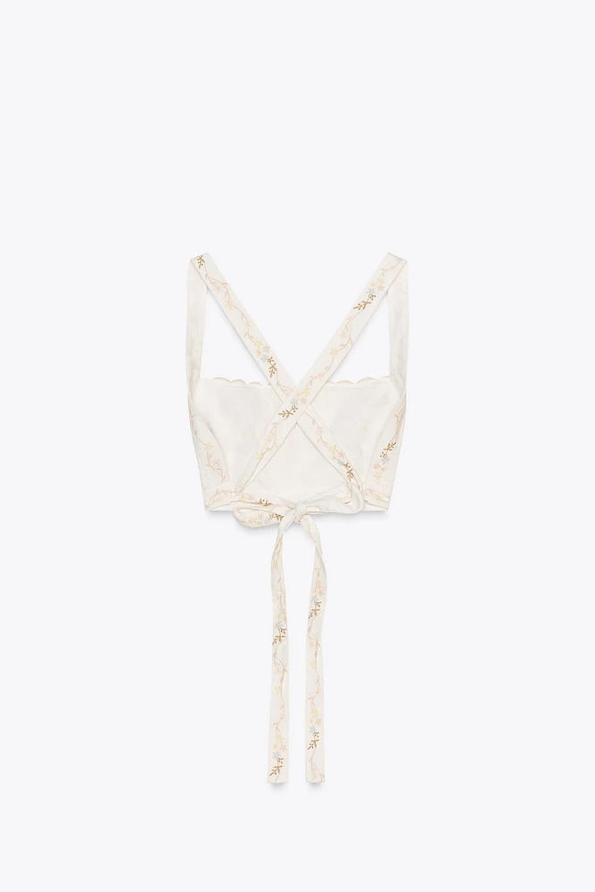 EMBROIDERED FLOWER CROP TOP