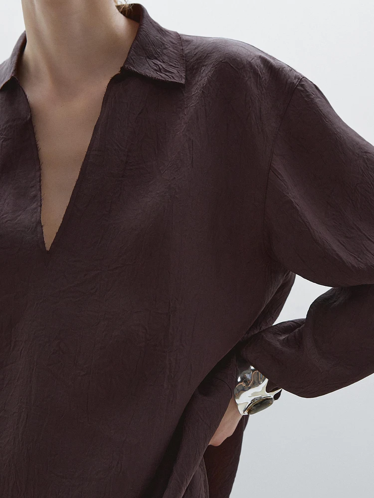 Flowing shirt featuring long sleeves with vents