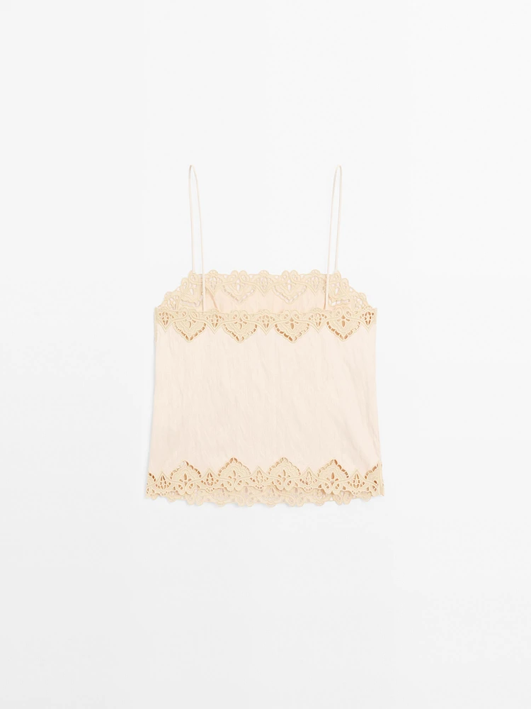 Flowing top with blonde lace detail