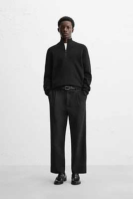 PULL À FERMETURE ZIP AU COL