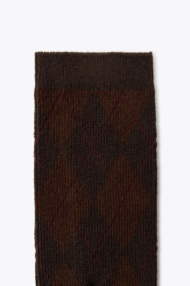 CHAUSSETTES À LOSANGES