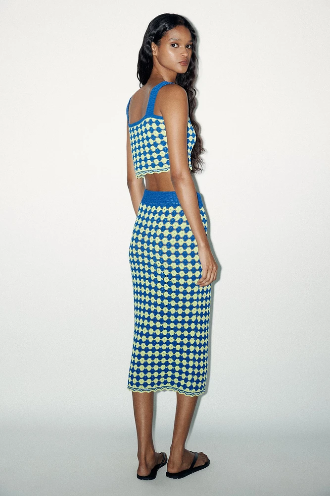 STRUCTURED KNIT CROP TOP