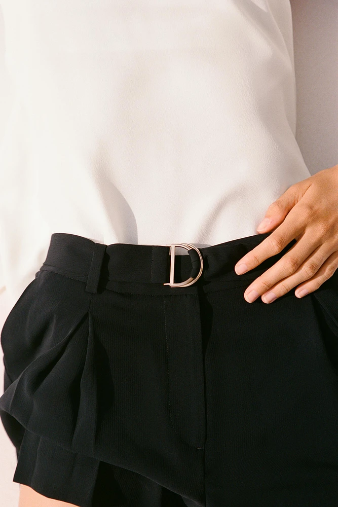 BELTED SHORTS WITH DARTS