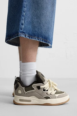 SKATE SNEAKERS