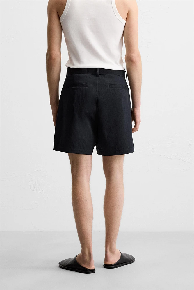 PLEATED BELT BERMUDA SHORTS