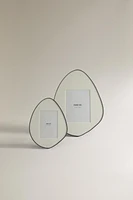 IRREGULAR-SHAPED PICTURE FRAME