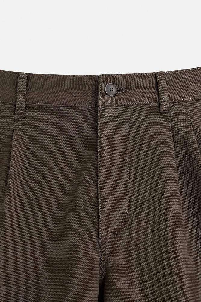 BERMUDA REGULAR FIT À PLIS