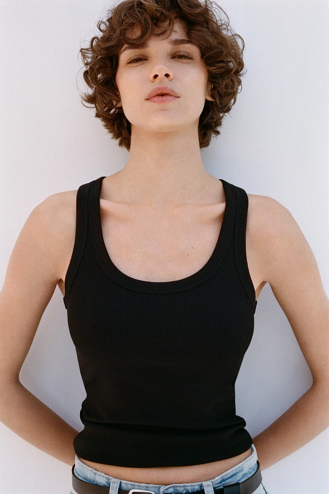 STRAPPY RIB TOP