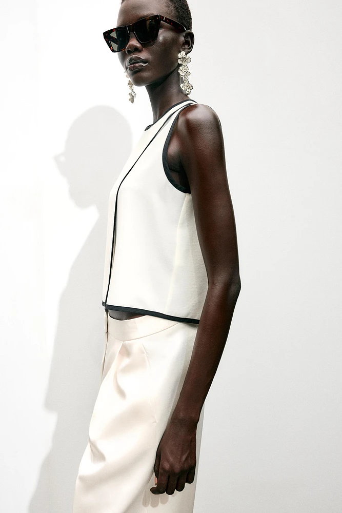 CONTRAST TRIM CREPE TOP