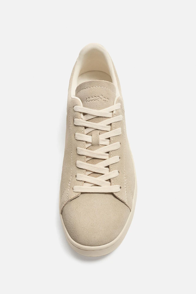 BASKETS EN CUIR