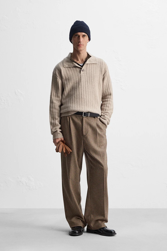 PANTALON À CARREAUX ET PLIS