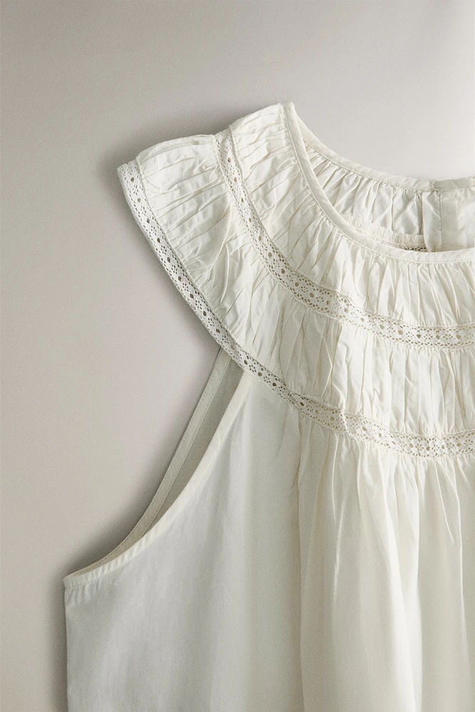 CHEMISE DE NUIT FRONCÉE ET DENTELLE