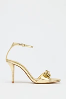 METALLIC EFFECT BOW HEELED SANDALS
