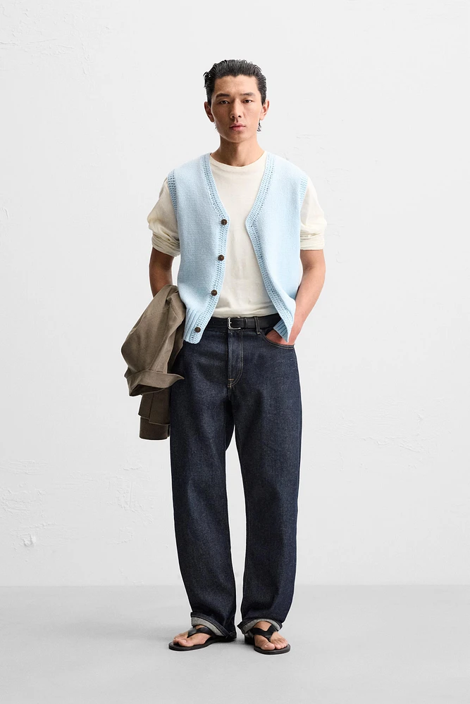 KNIT VEST
