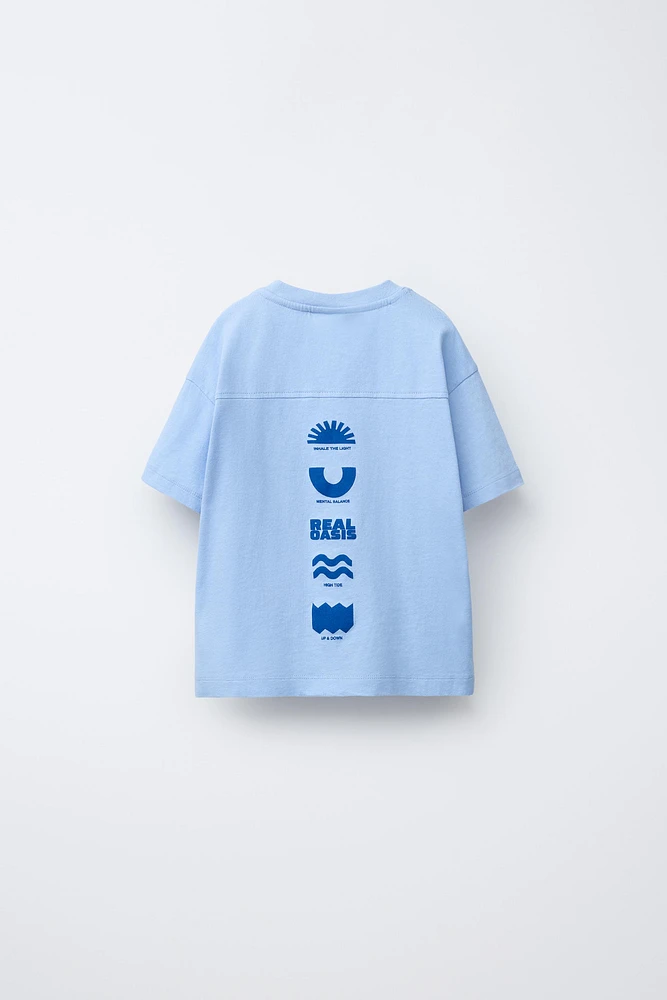 T-SHIRT TEINT EN PIÈCE IMPRIMÉ