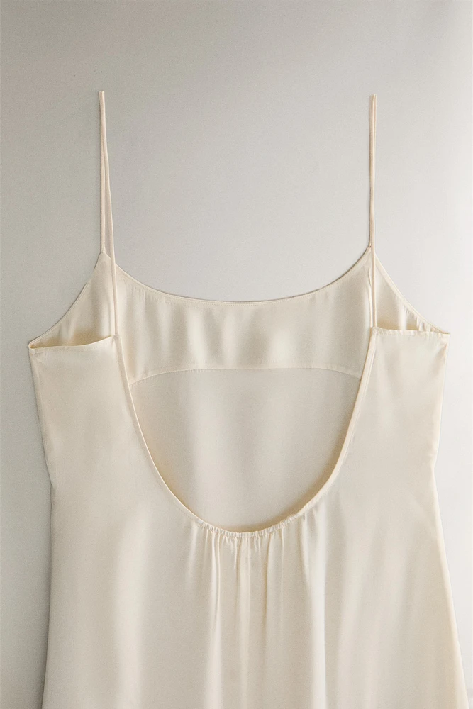 BEIGE SILK NIGHTGOWN