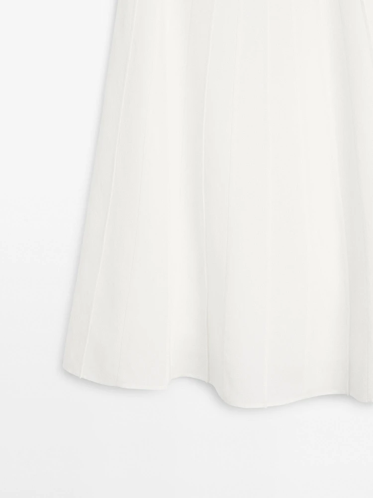 Jupe midi ample avec coutures marquées