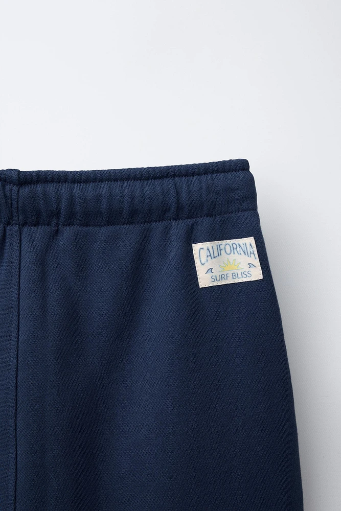 STRAIGHT FIT PLUSH SURF PRINT SHORTS