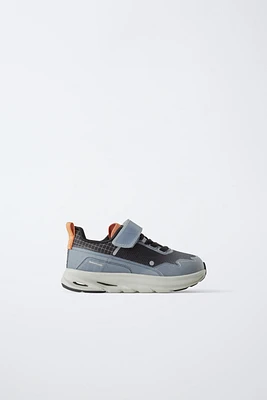 SNEAKERS WITH SOLE DETAIL